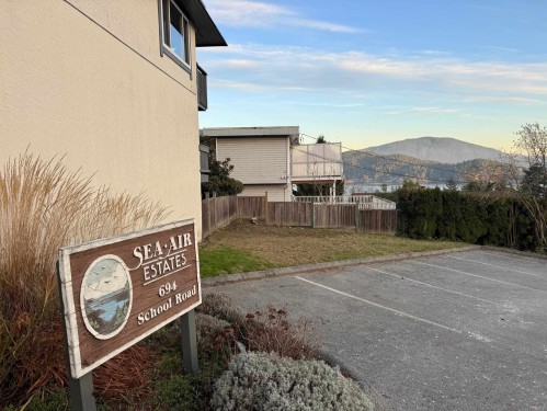 8-694 School Road, Gibsons, BC 