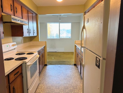 8-694 School Road, Gibsons, BC 