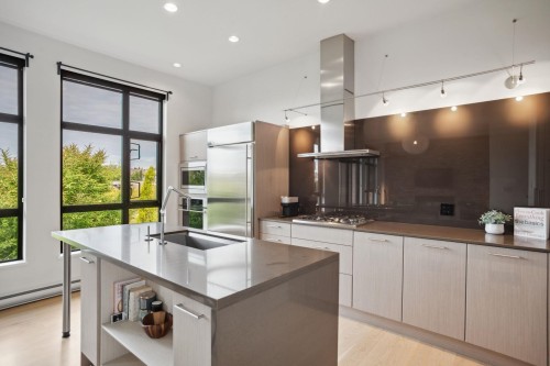 302-220 Salter Street, New Westminster, BC 