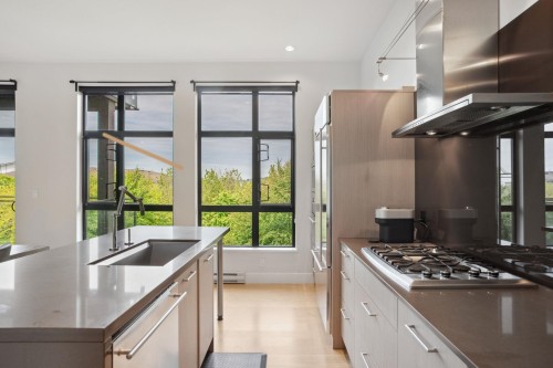 302-220 Salter Street, New Westminster, BC 