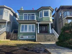 128 Hythe Avenue  Burnaby, BC V5B 3H7