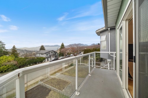 128 Hythe Avenue, Burnaby, BC 