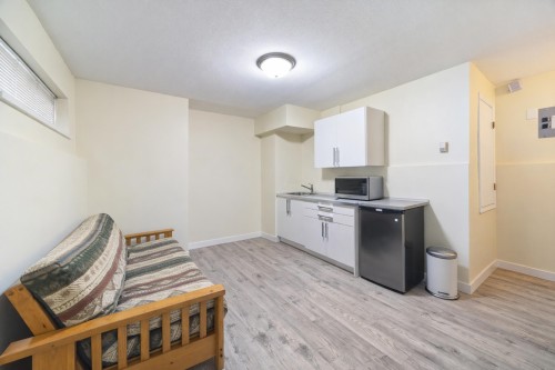 128 Hythe Avenue, Burnaby, BC 