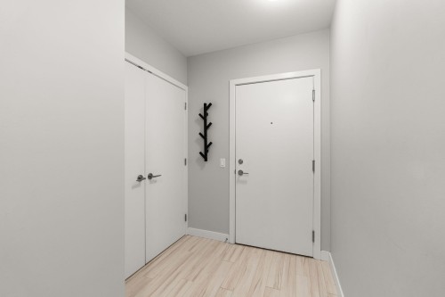 207-111 3Rd Street E, North Vancouver, BC 