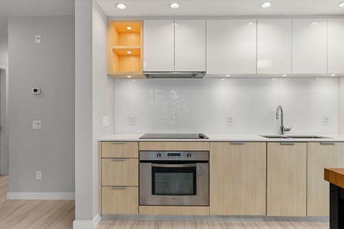 207-111 3Rd Street E, North Vancouver, BC 