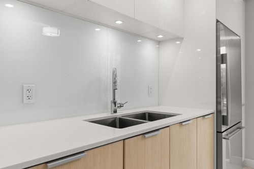 207-111 3Rd Street E, North Vancouver, BC 