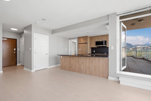 3104-2978 Glen Drive, Coquitlam, BC 