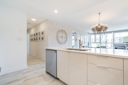 1806-235 Guildford Way, Port Moody, BC 