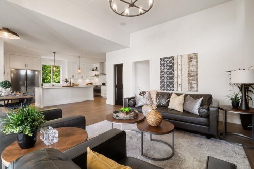 338 24Th Street W, North Vancouver, BC 