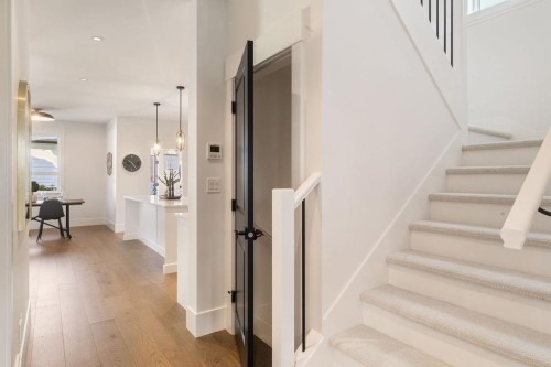 338 24Th Street W, North Vancouver, BC 