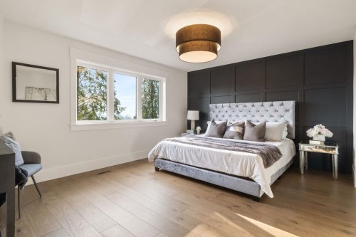 338 24Th Street W, North Vancouver, BC 