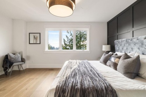 338 24Th Street W, North Vancouver, BC 