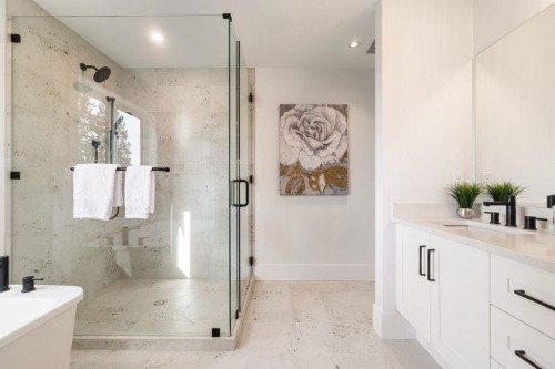 338 24Th Street W, North Vancouver, BC 