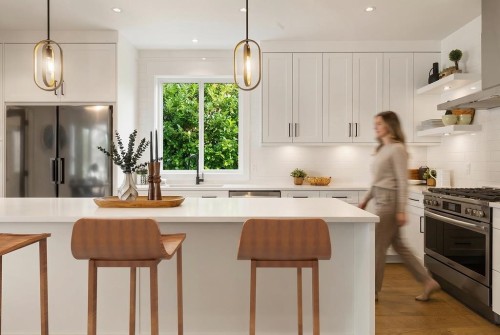 338 24Th Street W, North Vancouver, BC 