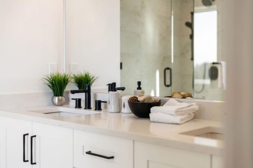 338 24Th Street W, North Vancouver, BC 