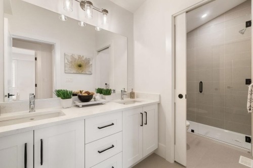 338 24Th Street W, North Vancouver, BC 