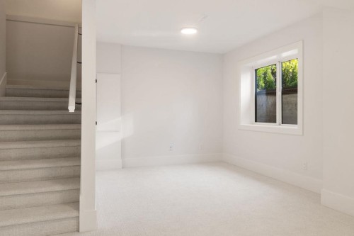 338 24Th Street W, North Vancouver, BC 