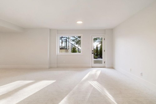 338 24Th Street W, North Vancouver, BC 