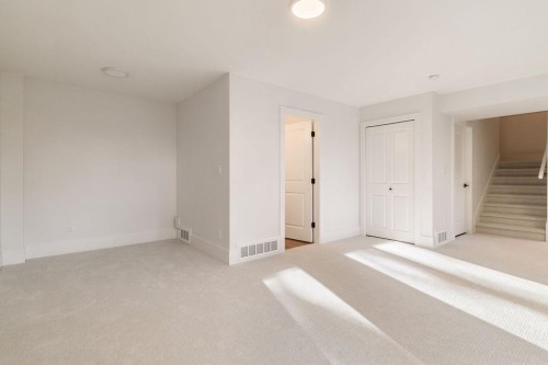 338 24Th Street W, North Vancouver, BC 