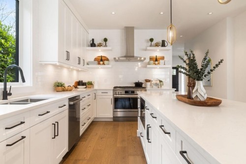 338 24Th Street W, North Vancouver, BC 