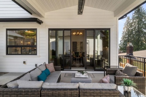 338 24Th Street W, North Vancouver, BC 