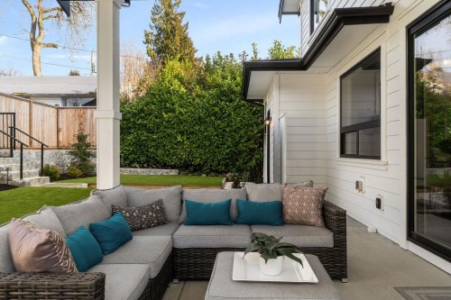 338 24Th Street W, North Vancouver, BC 