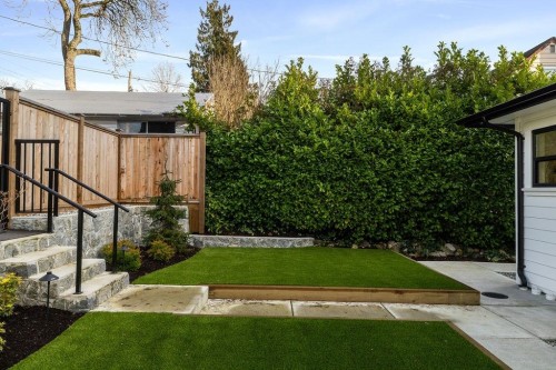 338 24Th Street W, North Vancouver, BC 