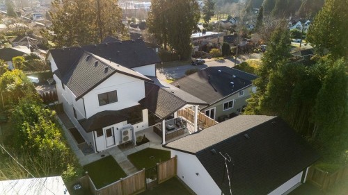 338 24Th Street W, North Vancouver, BC 