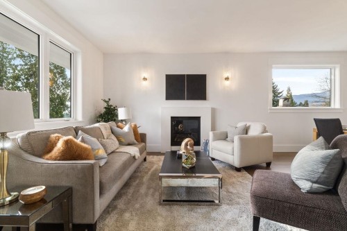 338 24Th Street W, North Vancouver, BC 