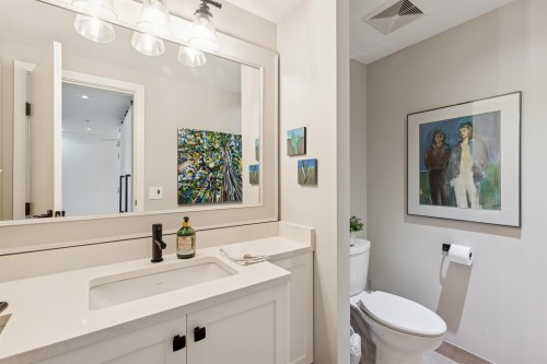 Ph8-683 Victoria Park W, North Vancouver, BC 