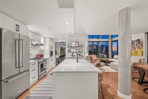 Ph8-683 Victoria Park W, North Vancouver, BC 