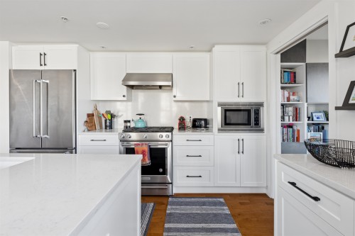 Ph8-683 Victoria Park W, North Vancouver, BC 