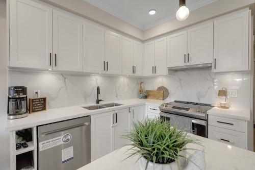 320-12109 223 Street, Maple Ridge, BC 