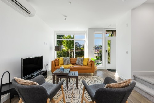 561 29Th Avenue W, Vancouver, BC 