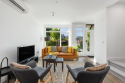 561 29th Avenue W Vancouver, BC V5Z 2H8