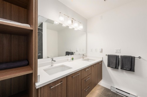 561 29Th Avenue W, Vancouver, BC 