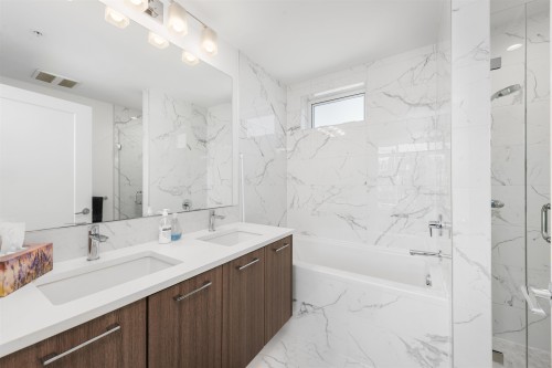 561 29Th Avenue W, Vancouver, BC 