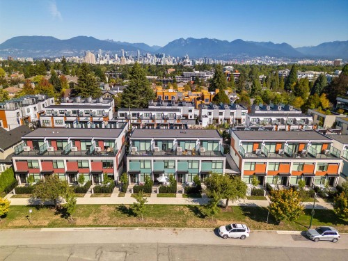 561 29Th Avenue W, Vancouver, BC 