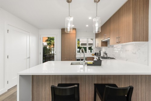 561 29Th Avenue W, Vancouver, BC 