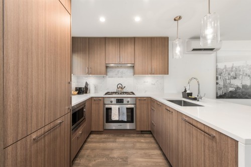 561 29Th Avenue W, Vancouver, BC 