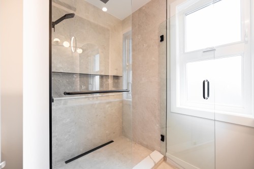 8055 18Th Avenue, Burnaby, BC 