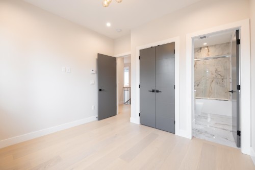 8055 18Th Avenue, Burnaby, BC 