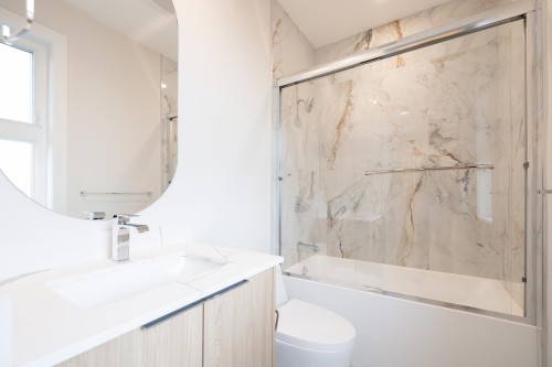 8055 18Th Avenue, Burnaby, BC 