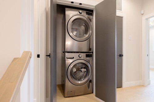 8055 18Th Avenue, Burnaby, BC 