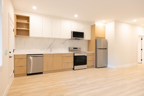 8055 18Th Avenue, Burnaby, BC 