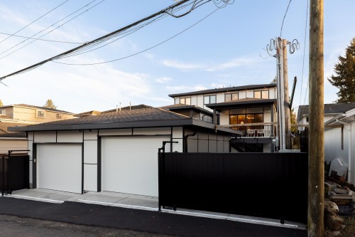 8055 18Th Avenue, Burnaby, BC 