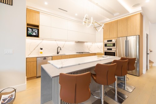 8055 18Th Avenue, Burnaby, BC 