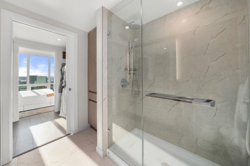 1807-1500 Fern Street, North Vancouver, BC 