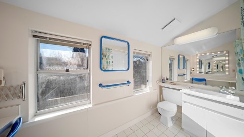 1896 14Th Avenue W, Vancouver, BC 