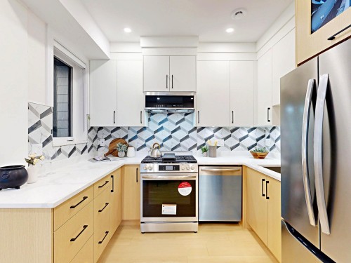 2-3425 Archimedes Street, Vancouver, BC 